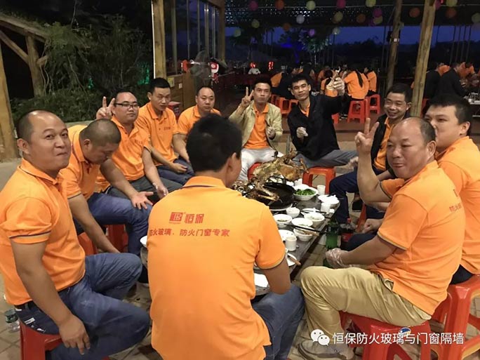 主題：“團結”與“效率”！精誠團結、再創新高！ --記公司在2017年10月17日組織了一場高明盈香戶外拓展旅游活動